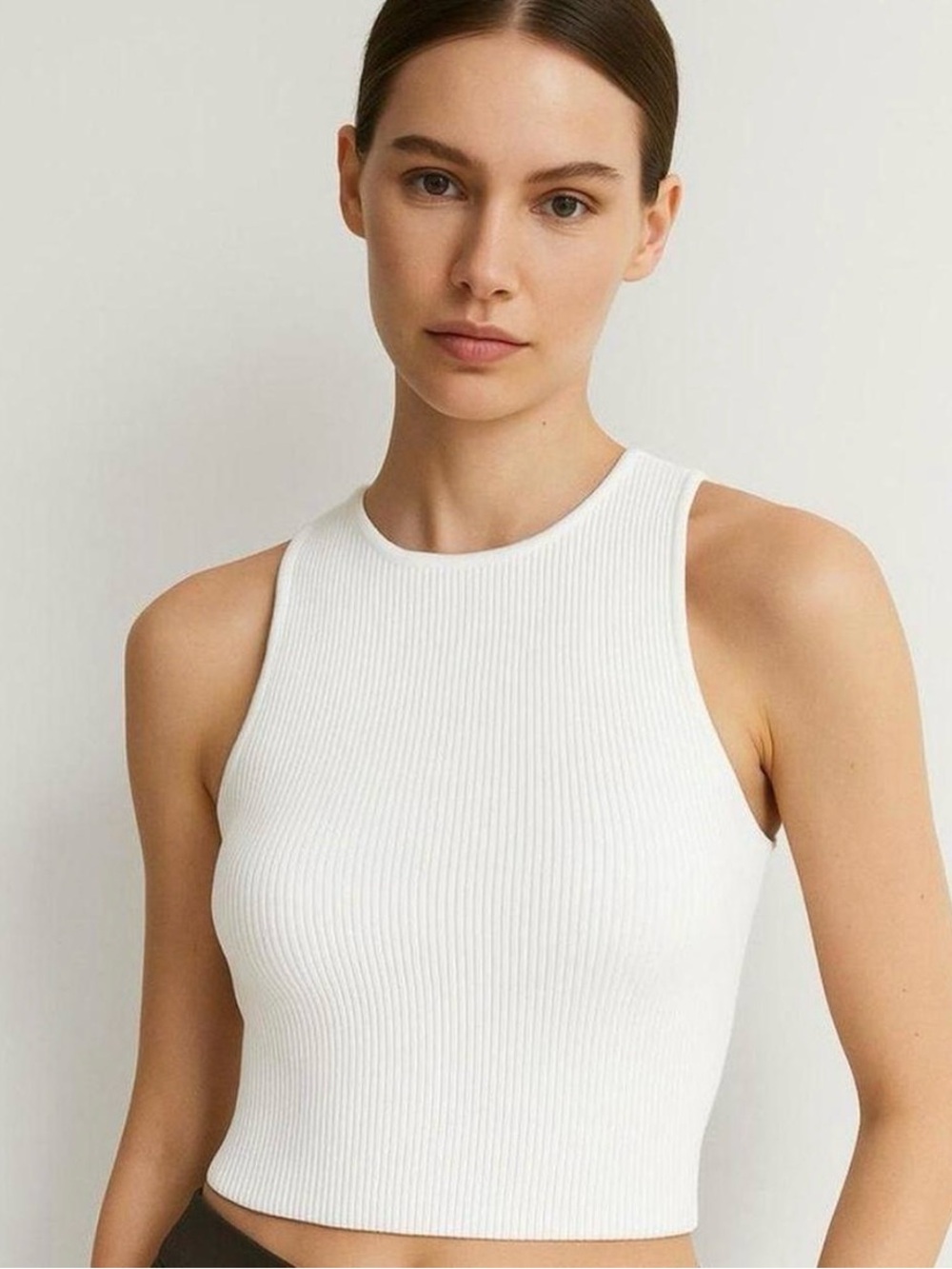 Aritzia Babaton White Ribbed Cropped Tank | XL